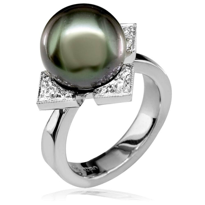 Black Tahitian Pearl Ring in 18K