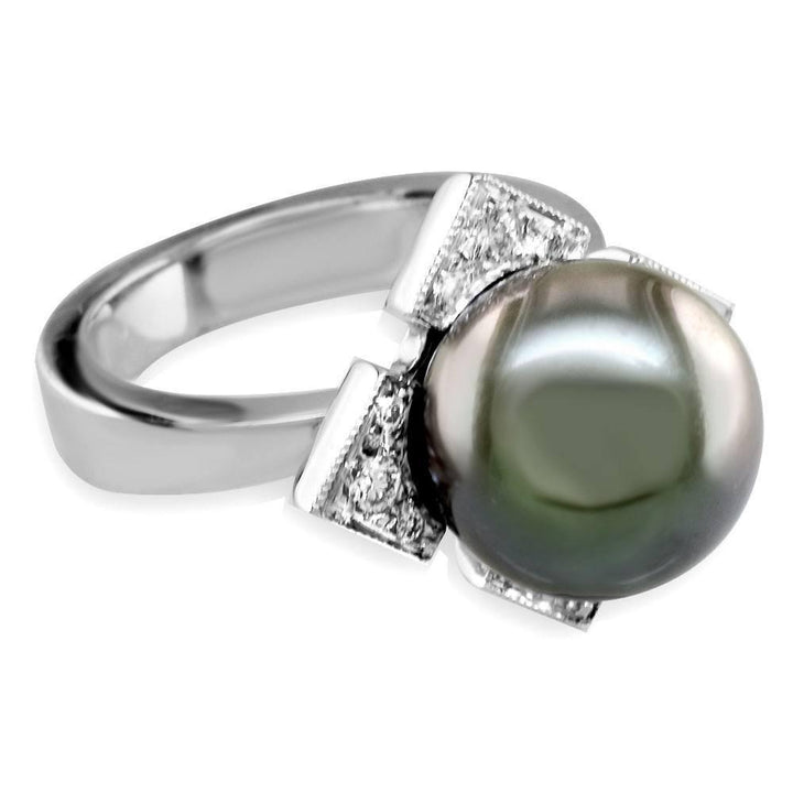 Black Tahitian Pearl Ring in 18K