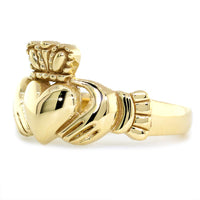Gents Claddagh Wedding Ring in 18k Yellow Gold